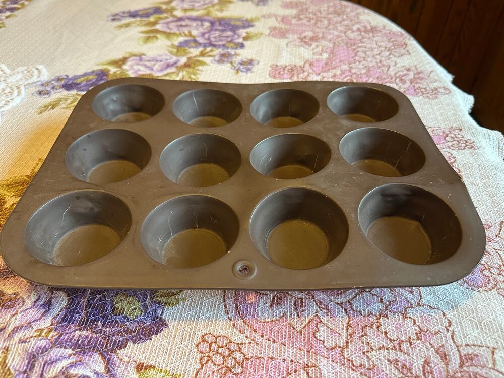 Silicone 12 Cup Muffin Pan Nonstick Brown Cupcake Baking Tray Flexible Bakeware